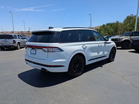 Used 2025 Lincoln Aviator Reserve w/ Luxury Package RWD image 3