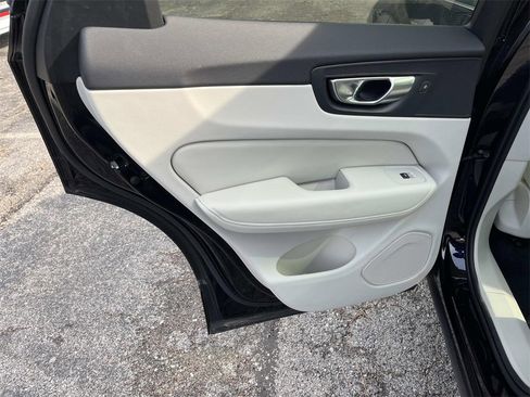 Used 2024 Volvo XC60 B5 Plus image 18