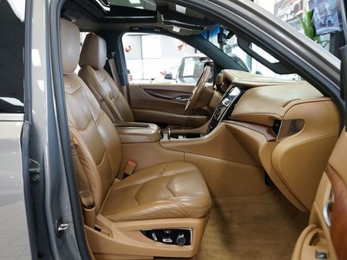 Used 2017 Cadillac Escalade Platinum image 51