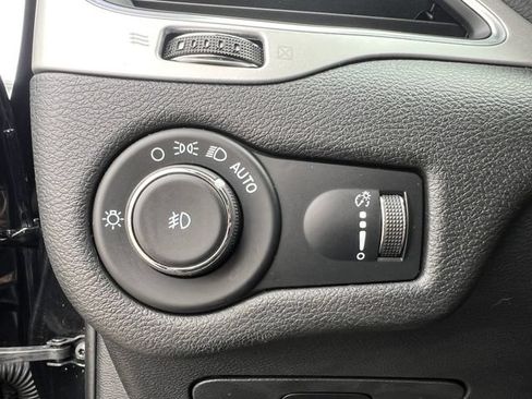 Used 2022 Jeep Cherokee Latitude AWD/4WD image 33