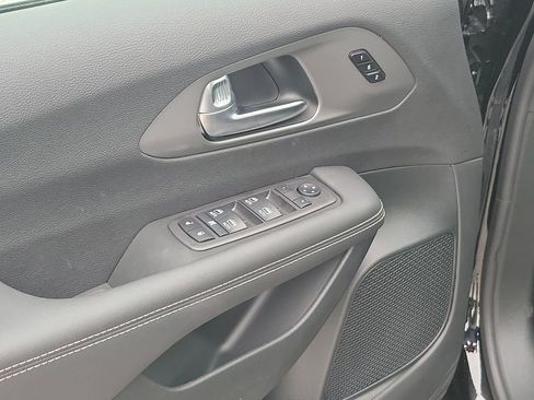 New 2026 Chrysler Pacifica Select image 43