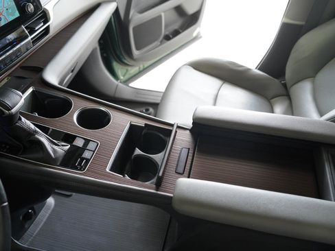 Used 2022 Toyota Sienna XLE w/ XLE Plus Package image 20