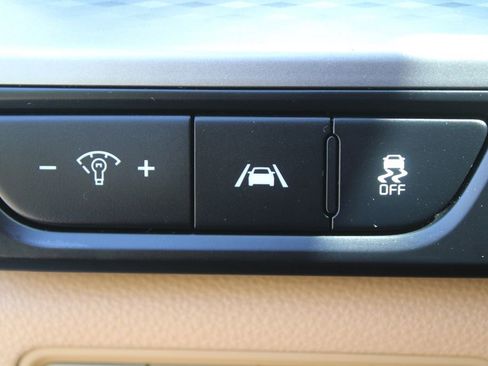 Used 2022 Kia Carnival LX FWD image 31