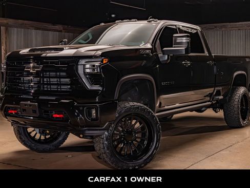 Used 2025 Chevrolet Silverado 2500 LTZ w/ LTZ Plus Package AWD/4WD image 5