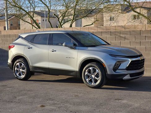 Used 2023 Chevrolet Blazer LT image 3