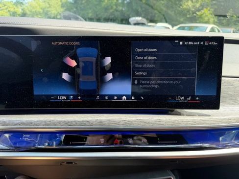 Used 2023 BMW 760i xDrive AWD/4WD image 23