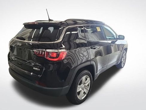 Used 2022 Jeep Compass Latitude w/ Sun and Sound Group AWD/4WD image 2
