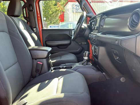 Used 2018 Jeep Wrangler Unlimited Sport AWD/4WD image 13