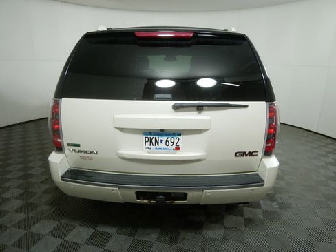 Used 2011 GMC Yukon Denali image 4