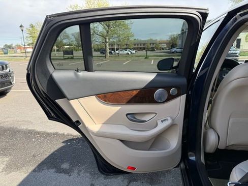 Used 2017 Mercedes-Benz GLC 300 4MATIC Coupe image 28