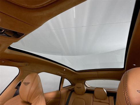 Used 2021 Aston Martin DBX image 20