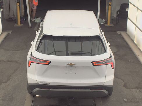 Used 2025 Chevrolet Equinox LT FWD image 3