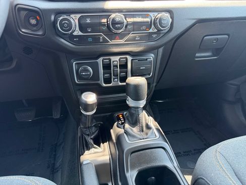 Used 2024 Jeep Wrangler Unlimited AWD/4WD image 11