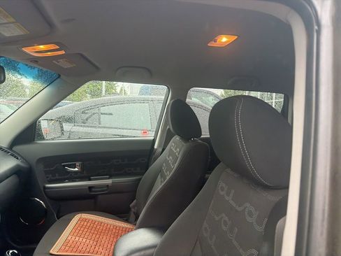 Used 2013 Kia Soul + FWD image 8
