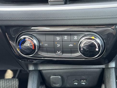 Used 2025 Chevrolet TrailBlazer LT AWD/4WD image 19