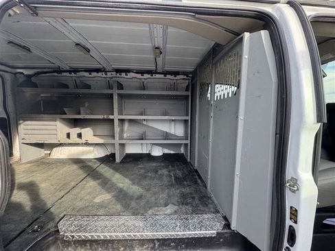 Used 2019 Chevrolet Express 3500 w/ Driver Convenience Package image 29