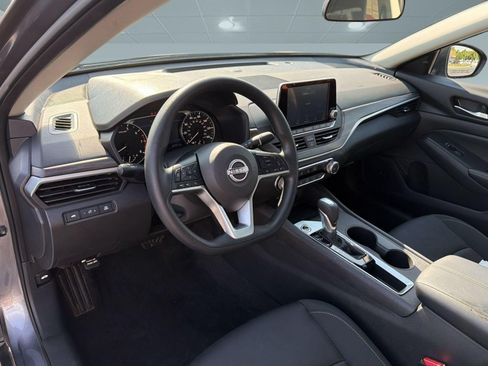 Certified 2025 Nissan Altima 2.5 SV FWD image 7