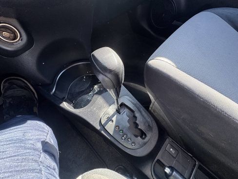 Used 2014 Toyota Yaris LE image 7