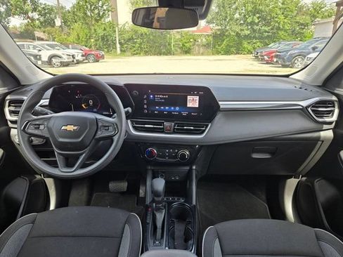 Used 2025 Chevrolet TrailBlazer LT AWD/4WD image 24
