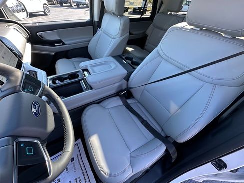 New 2025 Ford Expedition Active image 18