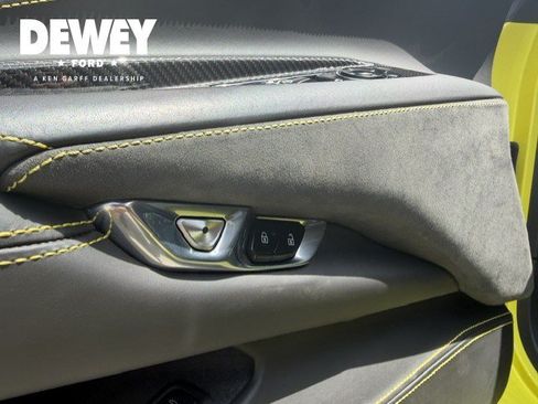 Used 2022 Chevrolet Corvette Stingray Premium Conv w/ Z51 Performance Package RWD image 13