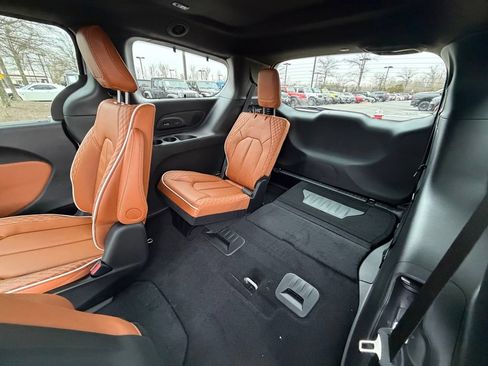 New 2026 Chrysler Pacifica Pinnacle FWD image 13