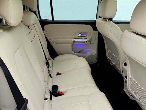 Used 2023 Mercedes-Benz GLB 250 4MATIC w/ Premium Package image 21