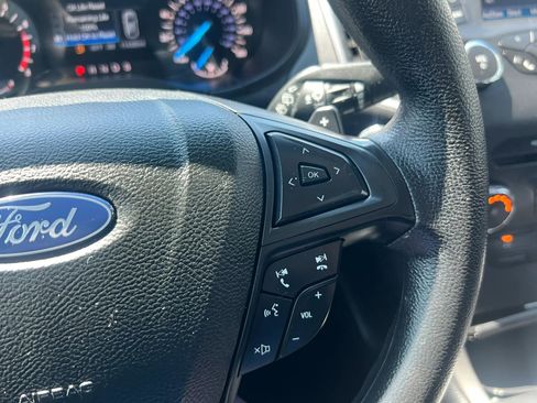 Used 2018 Ford Edge SE image 17