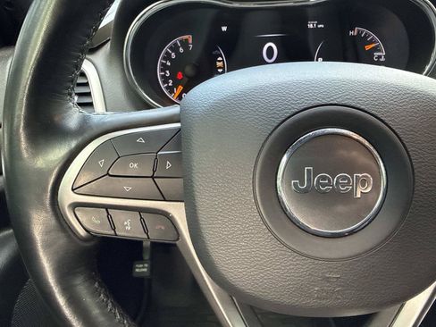 Used 2021 Jeep Grand Cherokee Laredo w/ Security & Convenience Group AWD/4WD image 15