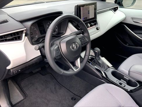Used 2025 Toyota Corolla SE image 18