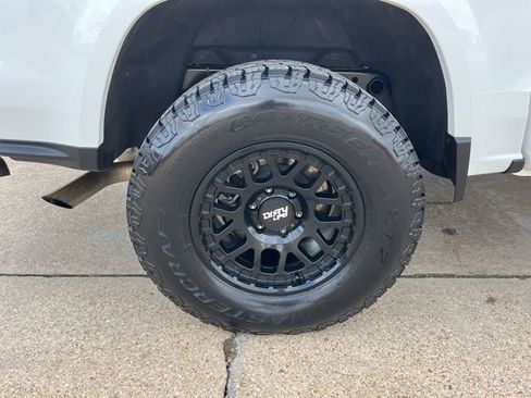 Used 2023 Chevrolet Colorado W/T w/ WT Convenience Package II image 7