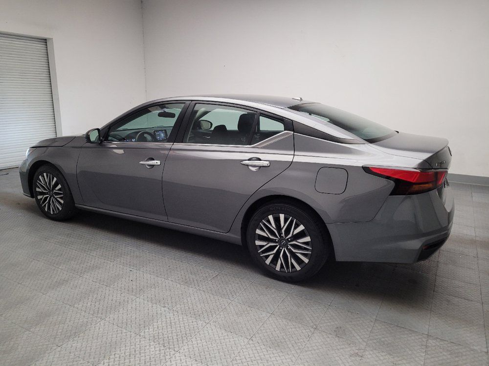Used 2024 Nissan Altima 2.5 SV FWD image 3