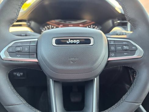 Used 2025 Jeep Compass Limited AWD/4WD image 17
