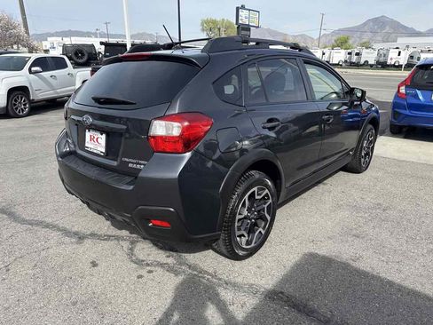 Used 2017 Subaru Crosstrek 2.0i Premium w/ Moonroof Package image 6