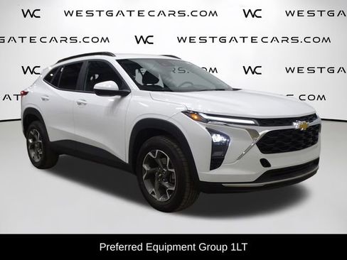 Used 2024 Chevrolet Trax LT FWD image 2