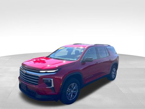 Certified 2025 Chevrolet Traverse LT image 2