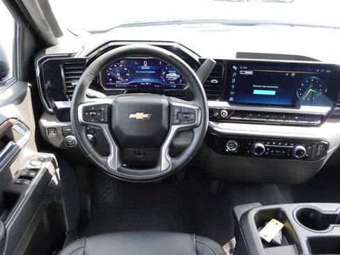 Used 2024 Chevrolet Silverado 1500 LT AWD/4WD image 39