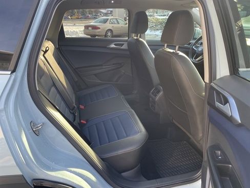 Certified 2025 Volkswagen Taos SEL image 10