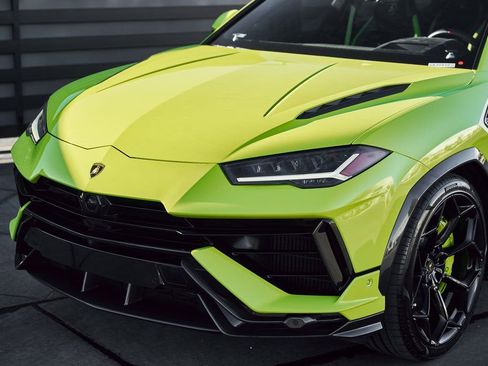 Used 2024 Lamborghini Urus Performante AWD/4WD image 8