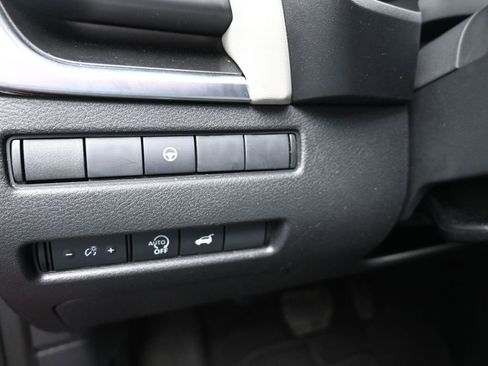 Used 2025 Nissan Rogue SV image 18