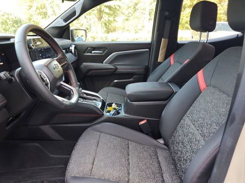 Used 2024 Chevrolet Colorado Z71 image 19