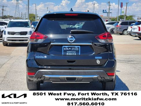 Used 2019 Nissan Rogue S w/ Special Edition Package FWD image 5