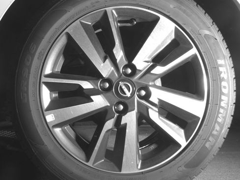 Used 2025 Nissan Versa SV image 14