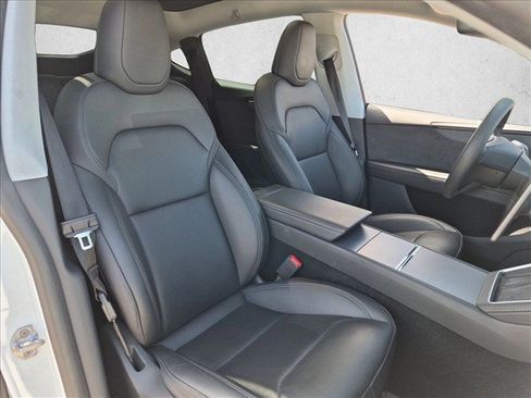 Used 2026 Tesla Model Y AWD image 19