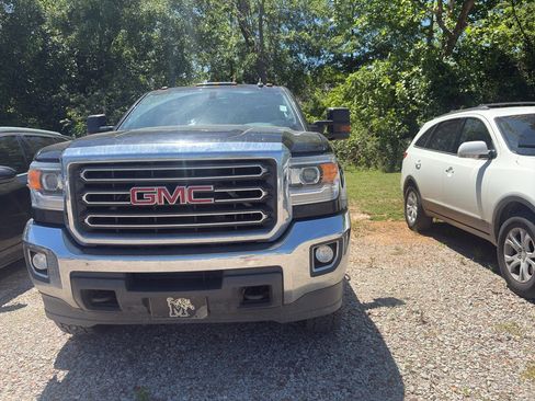Used 2017 GMC Sierra 2500 SLE w/ HD SLE Preferred Plus Package AWD/4WD image 2