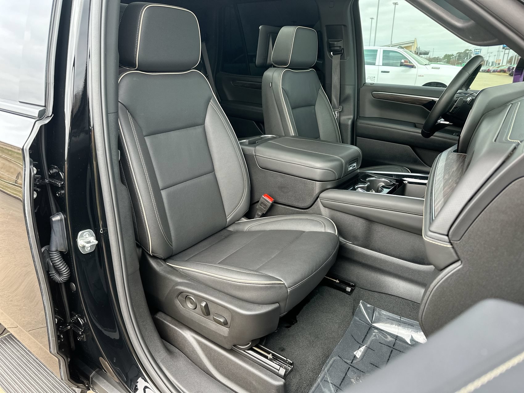 Used 2025 Chevrolet Tahoe Premier RWD image 26