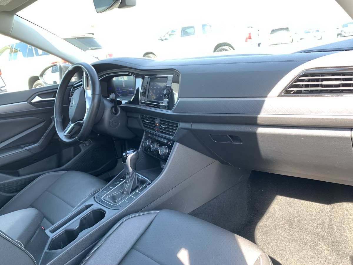 Used 2024 Volkswagen Jetta SE FWD image 19