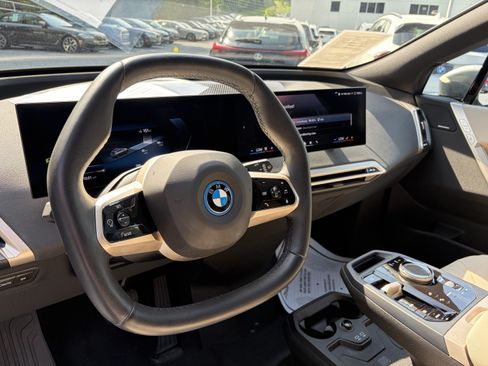 Used 2024 BMW iX xDrive50 AWD/4WD image 11