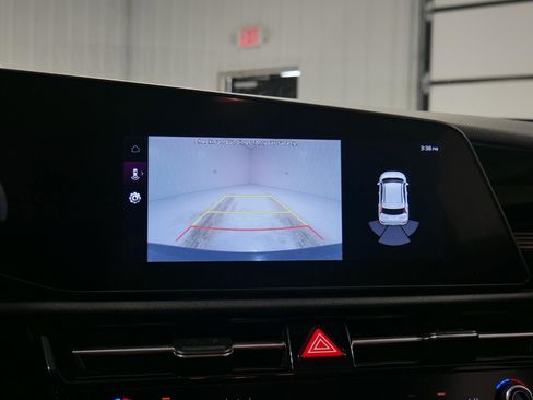 Used 2023 Kia Niro EX image 22