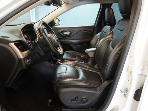 Used 2017 Jeep Cherokee Limited FWD image 5